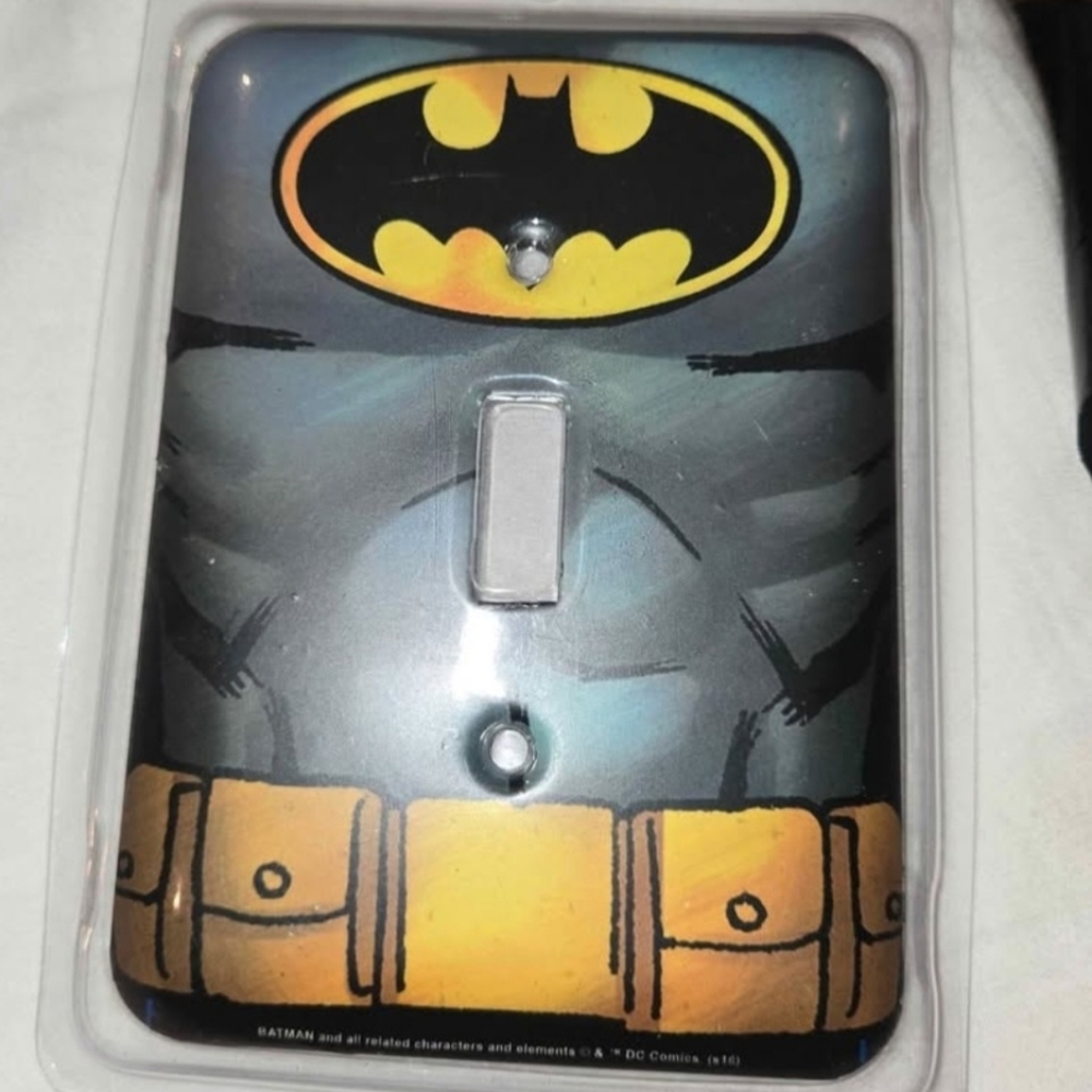 DC Comics Batman Suit Light Switch Cover Plate Graphic Wall Hardware NEW NIB - Picture 2 of 5